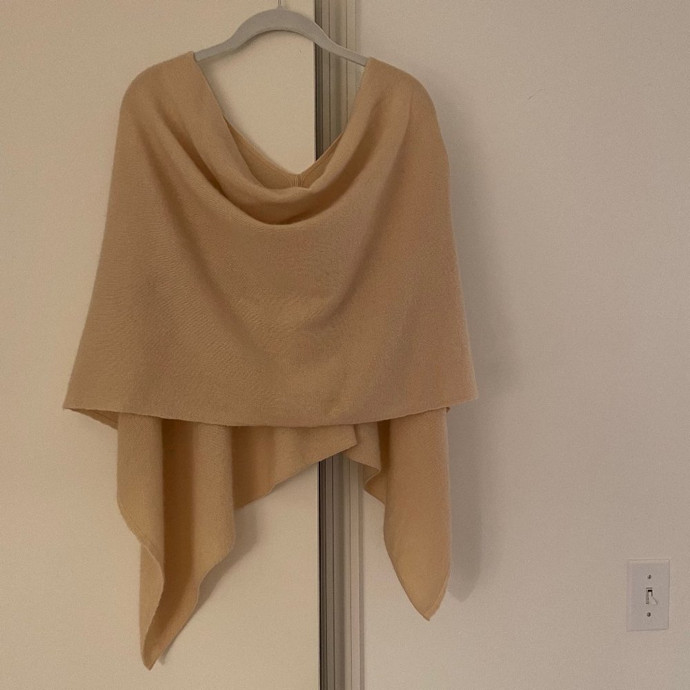 Ecru 'Eye of the Needle' cashmere poncho, one size